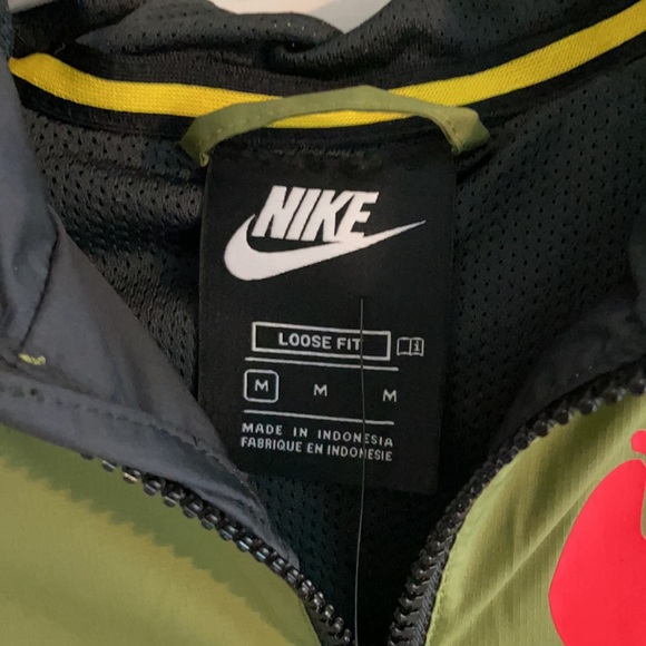 Nike Loose Fit Windbreaker - Picture 3 of 6